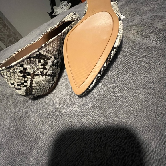 Flats - Picture 2 of 6